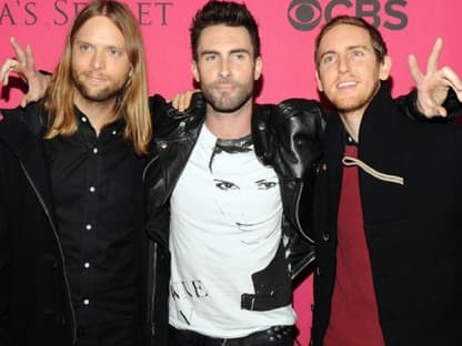 Die Jungs von "Maroon 5", James Valentine, Adam Levine, und Jesse Carmichael, freuen sich auf die Show