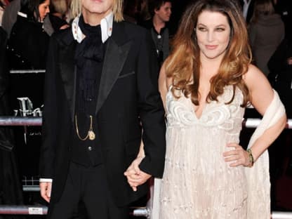 Und noch ein berühmter Gast: Lisa Marie Presley und ihr aktueller Freund