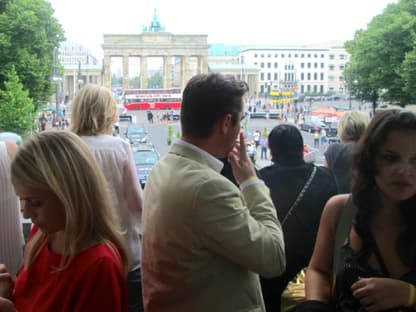 Tag 4 auf der Berlin Fashion Week: Hier der Blick aufs Brandenburger Tor von der VIP-Terrasse