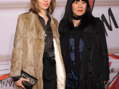 Star-Regisseurin Sofia Coppola mit Designerin Anna Sui zeigte sich vorab schon begeistert von Elbaz Kreationen