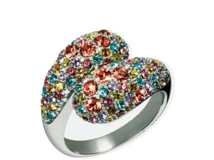 Es glitzert und funkelt: Ring mit Swarovski-Kristallen von Glamour World, ca. 100 Euro 