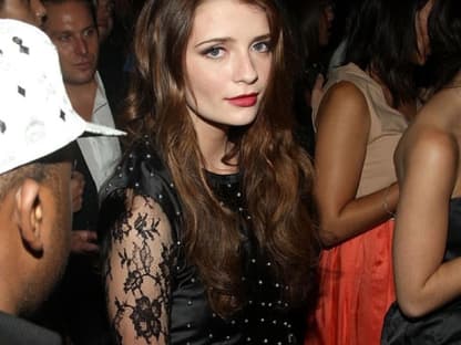 Auch Mischa Barton wollte sich Lady GaGa nicht entgehen lassen. Die Schauspielerin feierte ausgelassen mit. Steht etwa der nächste Absturz bevor?