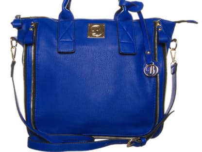 Royalblauer Hingucker: Henkeltasche von Buffalo über zalando.de, ca. 60 Euro