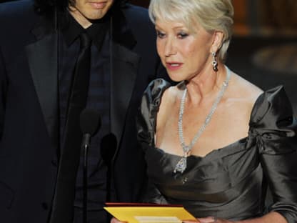 Aber auch die Laudatoren, wie hier Russell Brand und Helen Mirren, zeigten sich von ihrer lustigen Seite