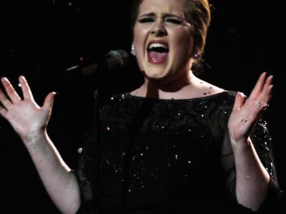 Wieder zurück auf der Bühne: Adele﻿ präsentierte ihren Song "Someone Like You"