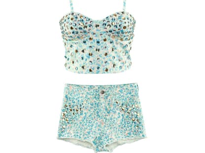 Bustier mit Strasssteinen, ca. 15 Euro und passende Hotpants, ca. 25 Euro von H&M