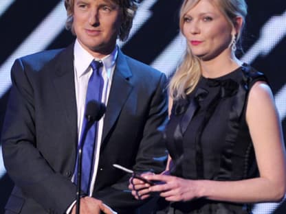 Kirsten Dunst und Owen Wilson halten eine Laudatio