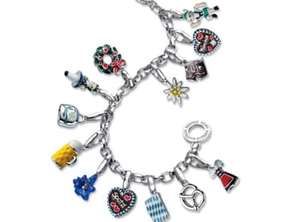 Das Bettelarmband mit vielen Wiesn-Charms ist von Giorgio Martello! Armband gibt es ab ca. 40, und Charms ab ca. 20 Euro.