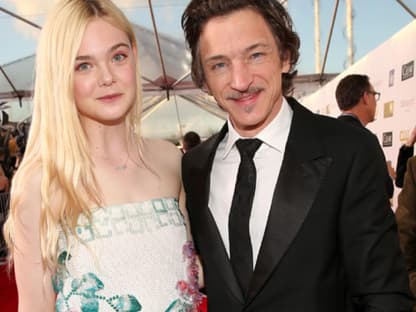 Elle Fanning und John Hawkes