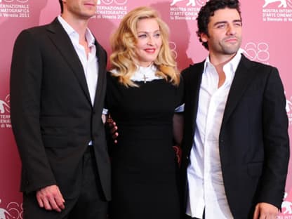 Madonna mit ihren beiden Hauptdarstellern aus "W.E.": James DArcy und Oscar Isaac Singer