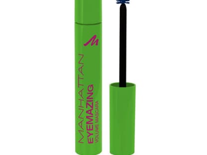 Klimper-Wimper-Fans aufgepasst: Manhattan erweitert sein Sortiment, um eine neue multifunktionale Mascara. Mega-Volumen oder toller Schwung? Mit der äußerlich knallgrünen Wimperntusche gelingt beides in einem. Erhältlich in schwarz und blau. Manhattan Eyemazing Mascara, 8 ml ca. 4 Euro