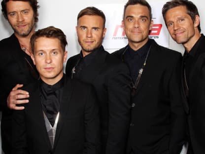 "Take That" kam zum "National Movie Award" als einer der Live-Acts und nicht nur auf der Bühne überzeugten Howard Donald, Mark Owen, Gary Barlow, Robbie Williams und Jason Orange - auch auf dem Roten Teppich machten sie eine gute Figur