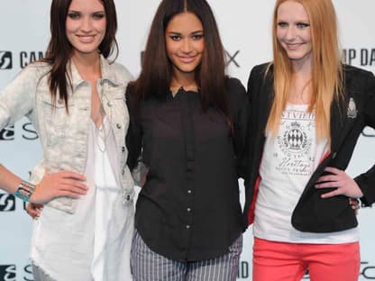 Luise, Lovelyn und Maike (v.l.) besuchen die Fashion Night 2013 von Camp David und Soccx 