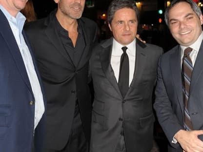 George Clooney mit den Produzenten des Films: Rob Moore und Brad Grey von Paramount, sowie Adam Goodman von DreamWorks