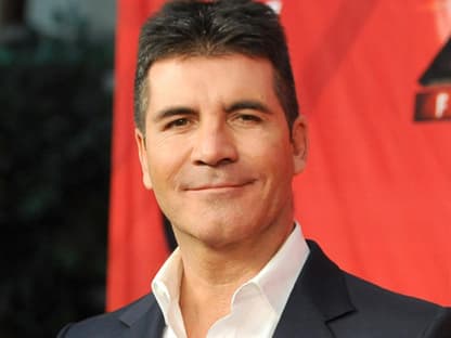 Ok, bei Simon Cowell durfte sicherlich auch schon mal der Beauty-Doc ran. Dennoch schwört er auf Schafplazenta, die verjüngend auf den Teint wirken soll. Bei der Behandlung wird ein Serum, das mit Stammzellen angereichert ist, auf das Gesicht aufgetragen