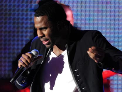 ... und Jason Derulo dem Publikum mit ihren heißen Performances ein