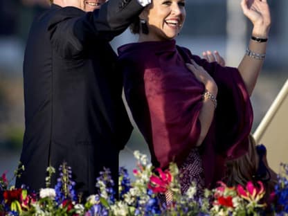 Willem-Alexander und Máxima wurden auf eine Bootsfahrt auf dem Fluss in Amsterdam eingeladen