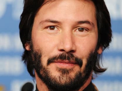 Keanu Reeves mit oder ohne Bart - wir lieben in mit jedem Look!