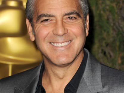 Alle Jahre wieder! Die Oscars stehen vor der Tür und traditionell wird vorher zum großen Lunch mit allen Oscar-Anwärtern geladen. Strahlender Gast: George Clooney