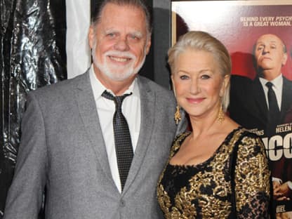 Diese beiden machen allerdings kein Geheimnis aus ihrer Beziehung: Oscar-Preisträgerin Helen Mirren (spielt im Film Hitchcocks Frau "Alma Reville") mit ihrem Partner, Regisseur Taylor Hackford