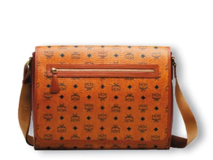 Mit Logoprint von MCM, ca. 490 Euro