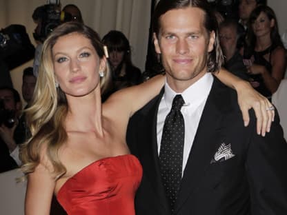 Mutter, Ehefrau, Topmodel und Großverdienerin: Gisele Bündchen kassierte auch 2011 wieder ordentlich ab. Das "Forbes"-Magazin wählte sie mit Ehemann Tom Brady zu den reichsten Paaren im Showbusiness. Ka-Ching!