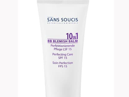 Die "10 in 1 Blemish Balm" von Sans Soucis ist ein richtiges Allround-Talent: Sie spendet Feuchtigkeit, strafft die Haut und lässt den Teint strahlen. Diese BB-Cream ist in zwei Nuancen erhältlich, Natural und Bronze. 40 ml, ca. 20 Euro