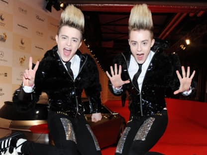 Die beiden verrückten irischen Musik-Zwillinge "Jedward" sorgten für jede Menge Lacher