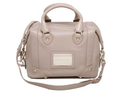 Eher cool als romantisch: Bowling-Bag mit Schultergurt von Patrizia Pepe, ca. 370 Euro