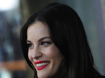 Auf nach Mittelerde! Schauspielerin Liv Tyler strahlte bei der Premiere von "Der Hobbit" in New York. Und auch diese Stars feierten im Ziegfeld Theater mit!