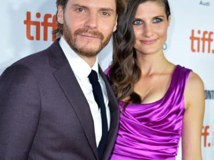 Oh Canada! In der kanadischen Großstadt Toronto versammeln sich derzeit die Hollywood-Stars. Unter ihnen: Daniel Brühl und seine Freundin Felicitas Rombold. Der Schauspieler begeistert Kritiker im Formel-1-Drama "Rush" und gilt als Oscar-Kandidat. Er spielt darin Niki Lauda