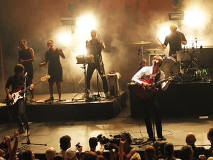 Bei der Eröffnungparty der Modemesse Bread & Butter (am 30.6.) heizten die Jungs von Mando Diao dem Publikum ordentlich ein 