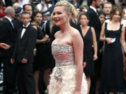 Atemberaubend: Kirsten Dunst auf dem Weg zur glamourösen Preisverleihung