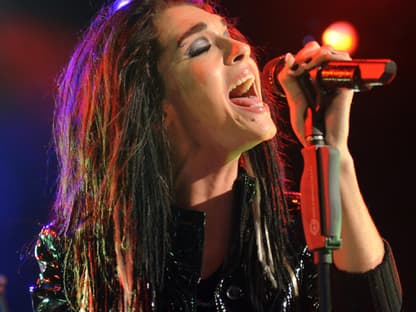 2009: Bill Kaulitz mit Rastas auf einem Konzert