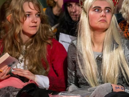 Mittelerde lag gestern Abend am Potsdamer Platz. Das wohl schönste und zauberhafteste Kinoereignis des Jahres sorgte für Fan-Ansturm auf dem roten Teppich