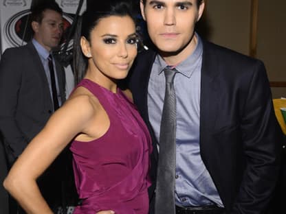 Paul Wesley posierte mit seiner Laudatio-Patnerin Eva Longoria