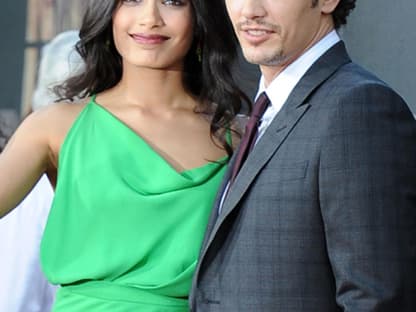 So ein Affen-Theater! Im Chinese Theatre in Los Angeles stellten Hollywood-Beauty Freida Pinto und Schnuckel James Franco ihren neuen Filn "Planet der Affen: Prevolution" der Welt vor - und sahen dabei beide umwerfend aus. Fanden auch die anderen Promis ...