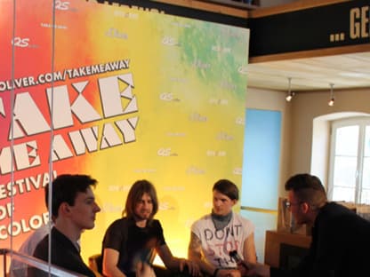 Backstage: Eine Band vom s.Oliver Bandcontest gibt Interviews