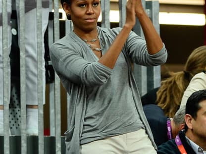 Standing Ovations: First Lady Michelle Obama feuert die amerkanische Basketball-Nationalmannschaft an