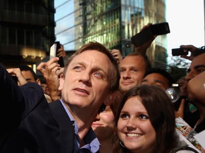 Endlich! Nach langem warten zeigte sich Hollywood-Star Daniel Craig den wartenden Fans und nahm sich viel Zeit für Fotos und Autogramme