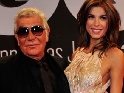 La Dolce Vita: Designer Roberto Cavalli mit Elisabetta Canalis. Sie durfte ihm übrigens den Preis als "Mann des Jahres/Mode" übergeben