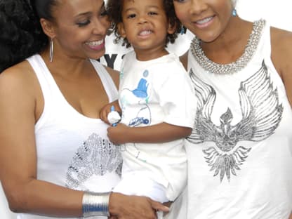 US-Schauspielerin Vivica Fox (rechts) mit Familie