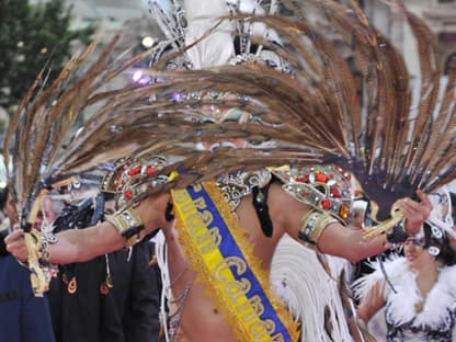 Verrückt, verrückter, "Life Ball": Die Besucher übertrumpfen sich jährlich mit den spektakulärsten Outfits