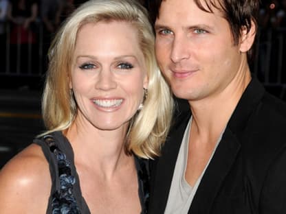 Nach elf Jahren skandalfreier Ehe trennten sich "Beverly Hilly 90210"-Star Jennie Garth und Peter Facinelli am 13. März. Mittlerweile ist der "Twilight"-Darsteller mit Kollegin Jaimie Alexander liiert und auch Jennie soll einen neuen Partner haben