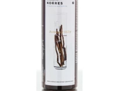 Das Shampoo für fettiges Haar wirkt tiefenreinigend und volumengebend. Wir können von dem Duft aus Majoran, Lakritze und griechischem Bergtee gar nicht genug bekommen. "Liquorice & Urtica Shampoo" von Korres, 250 ml ca. 13 Eur