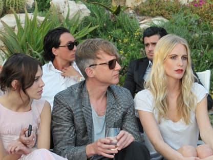 Alexa Chung, Jefferson Hack und Poppy Delevingne genießen die Atmosphäre