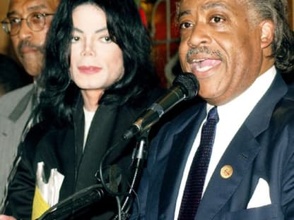 Reverend Al Sharpton (Menschenrechtsaktivist und enger Freund von Jackson): "Michael Jackson schuf eine Akzeptanz für Farbige, lange bevor Tiger Woods, Oprah Winfrey oder Barack Obama da waren. Michael erreichte mit seiner Musik das, was sie im Sport, in der Politik oder im Fernsehen erreicht haben."