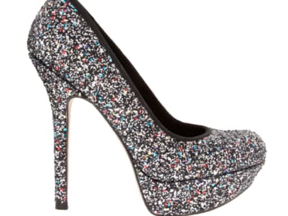 Schmuckes Schuhwerk: Holt die fetten Klunker raus, Ladys  jetzt heißt es klotzen statt kleckern! Glitzernde Plateaupumps über asos.de, ca. 60 Euro