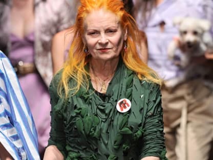 Die Designerin Vivienne Westwood begrüßte bei ihrer Show zahlreiche prominente Zuschauer. Ihre Kollektion ist wie sie: bunt, schrill und aufsehenerregend