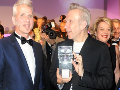 Am Freitag, 4. Mai, wurden im Tempodrom in Berlin die Duftstars 2012 verliehen. Star-Designer Jean Paul Gaultier feierte mit und gehörte zu den VIP-Gästen des Abends. Wer noch kam? OK! hat die Bilder